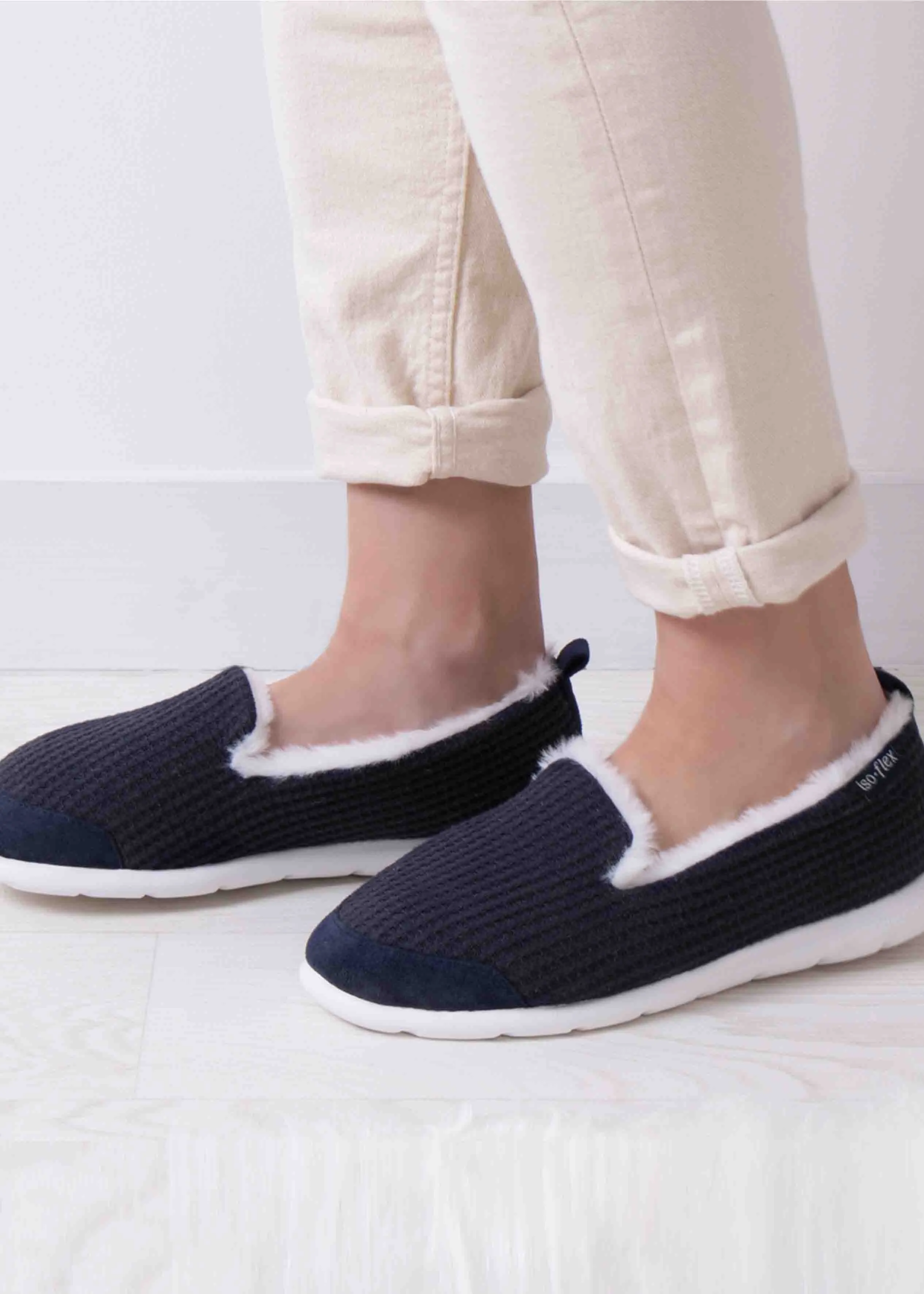 Isotoner Ladies Iso-Flex Waffle Full Back Slipper